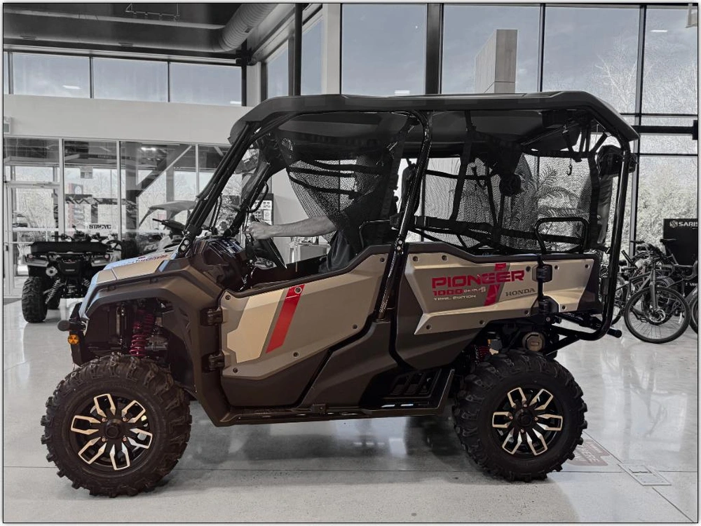 2025 Honda Pioneer 1000-5p Trail Se Demo Unit! alt