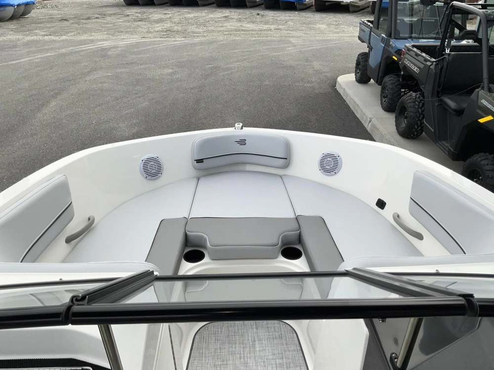 Bayliner Vr5 2025 alt