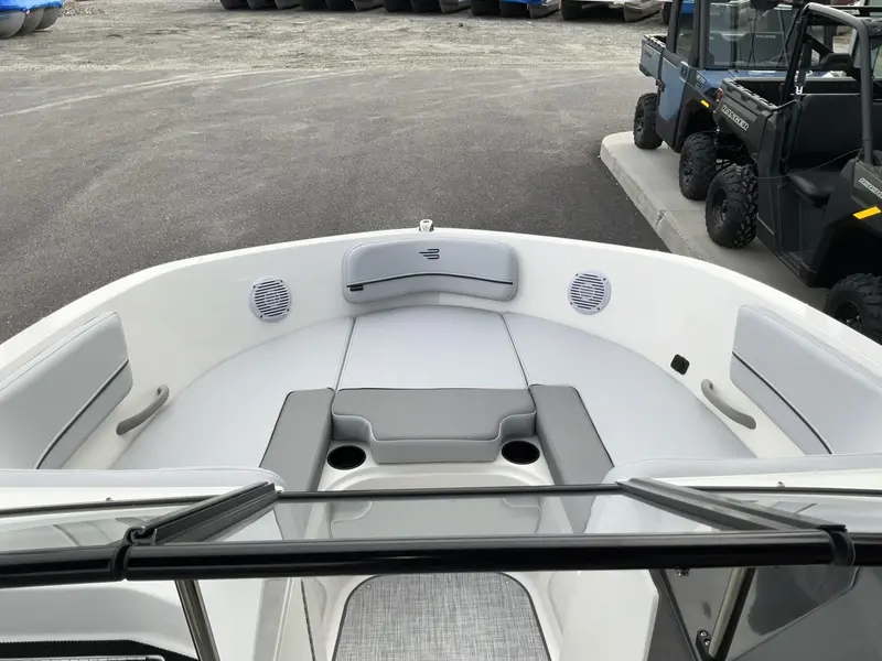 2025 Bayliner VR5
