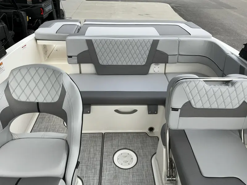 2025 Bayliner VR5
