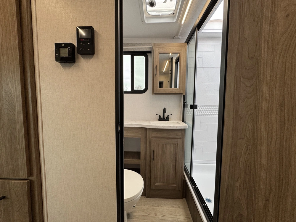 Coachmen Freedom Express Select 22mls 2025 alt