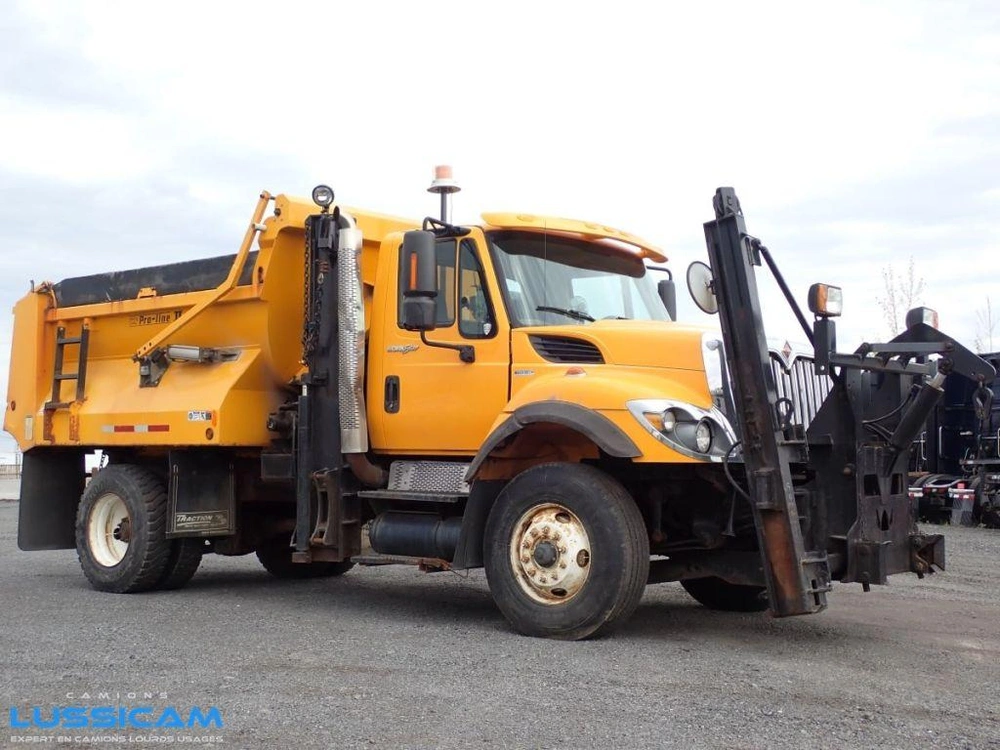 International 7400 2010