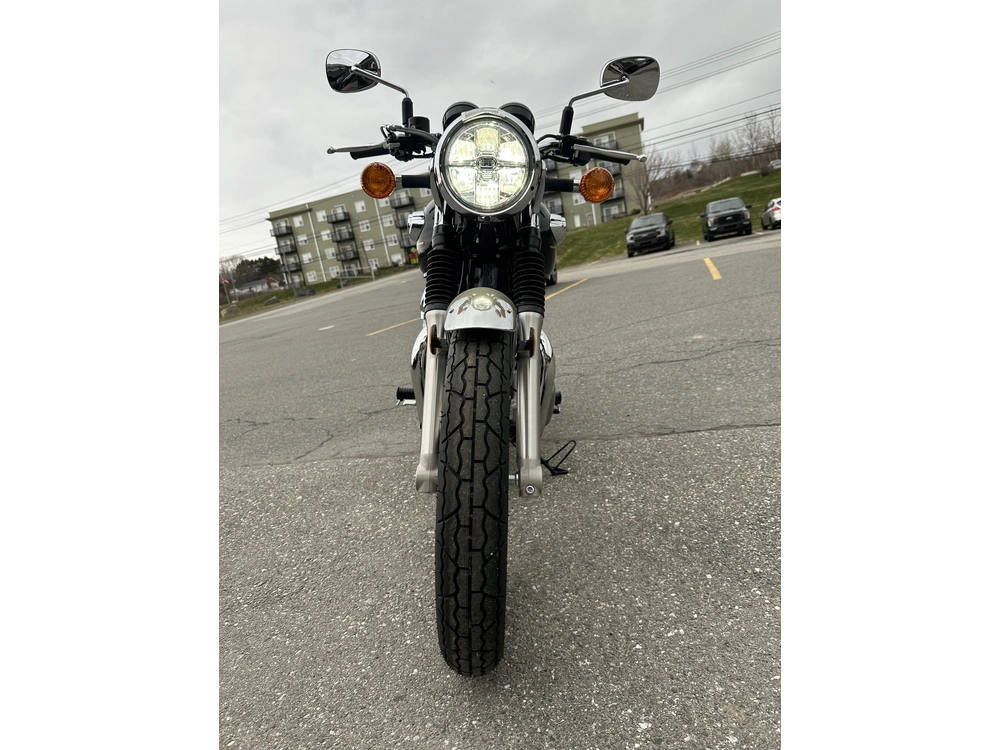 2025 Kawasaki W800 alt