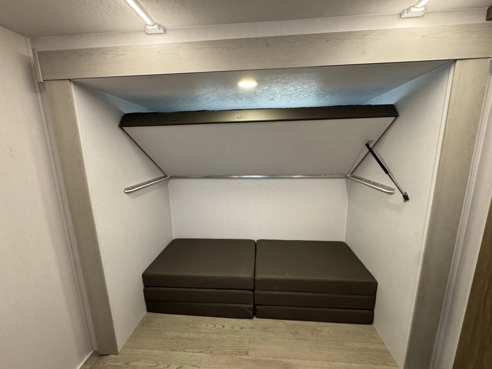 Coachmen Freedom Express Select 31se 2025 alt