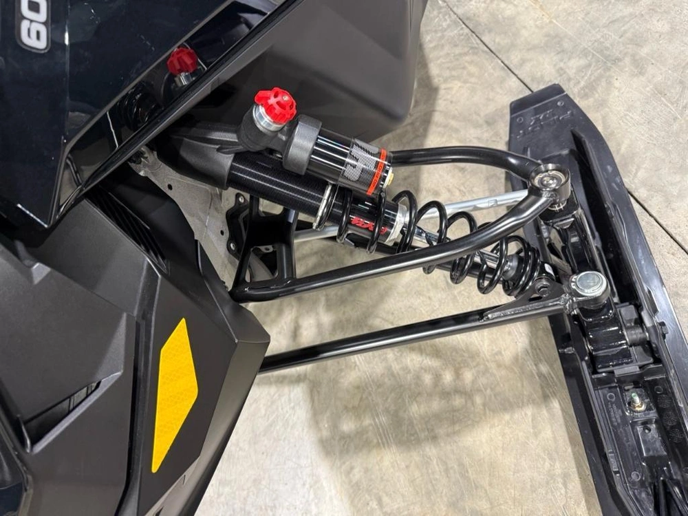 Ski-doo Renegade Mxz 600r 137'' 2025 alt