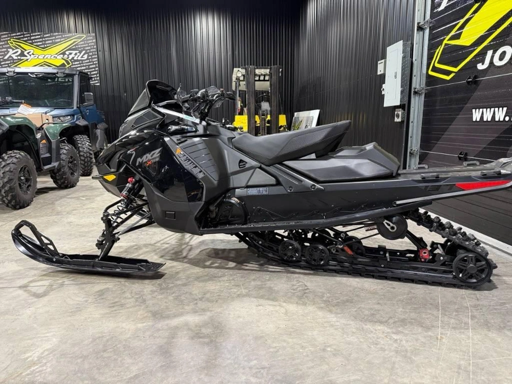 Ski-doo Renegade Mxz 600r 137'' 2025 alt