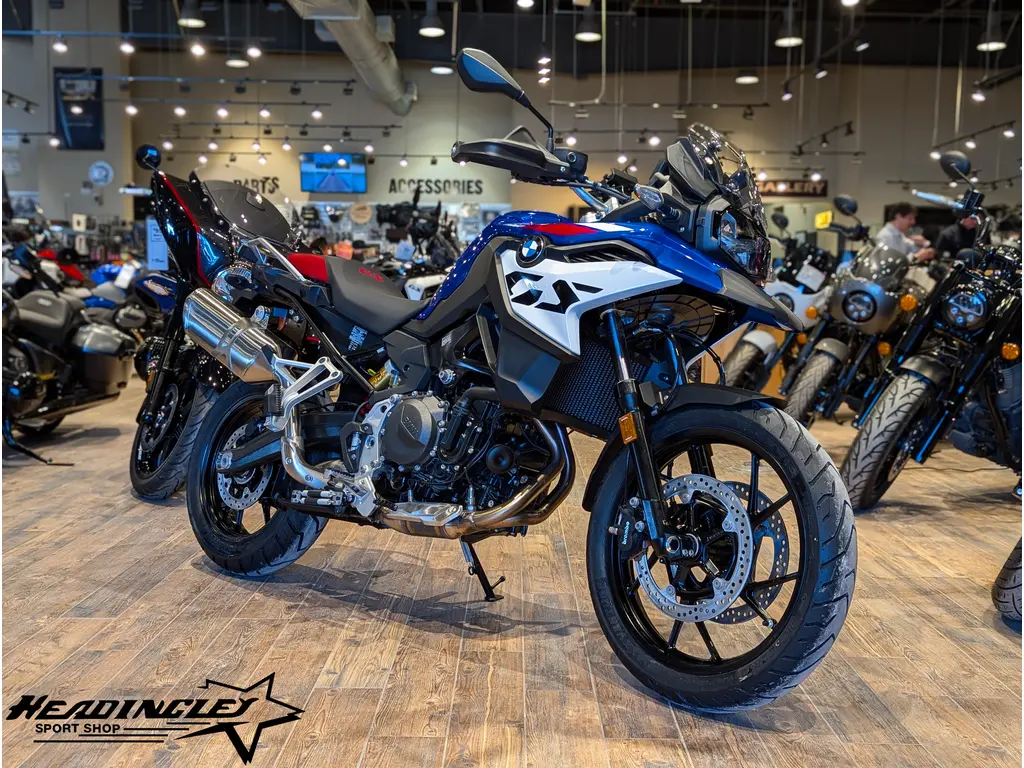 2025 BMW F 800 GS // Racing Blue Metallic 