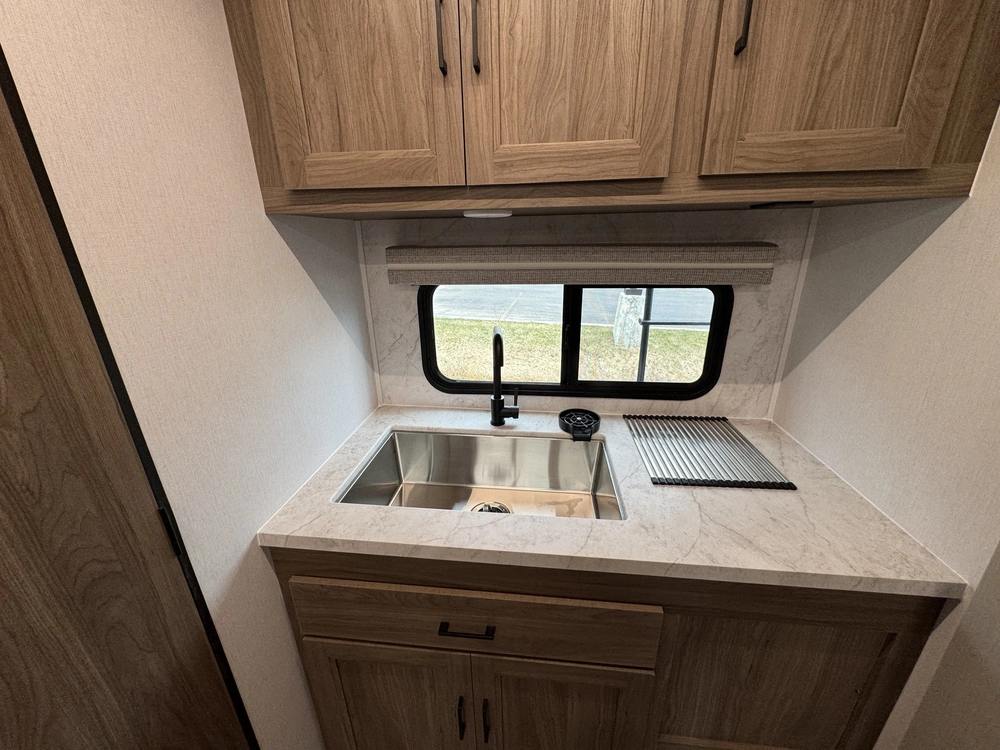 Coachmen Freedom Express Select 22mls 2025 alt