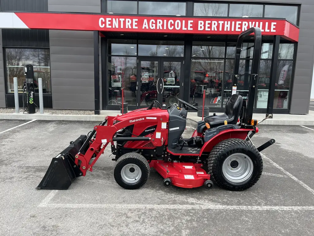 2017 Mahindra Emax25S