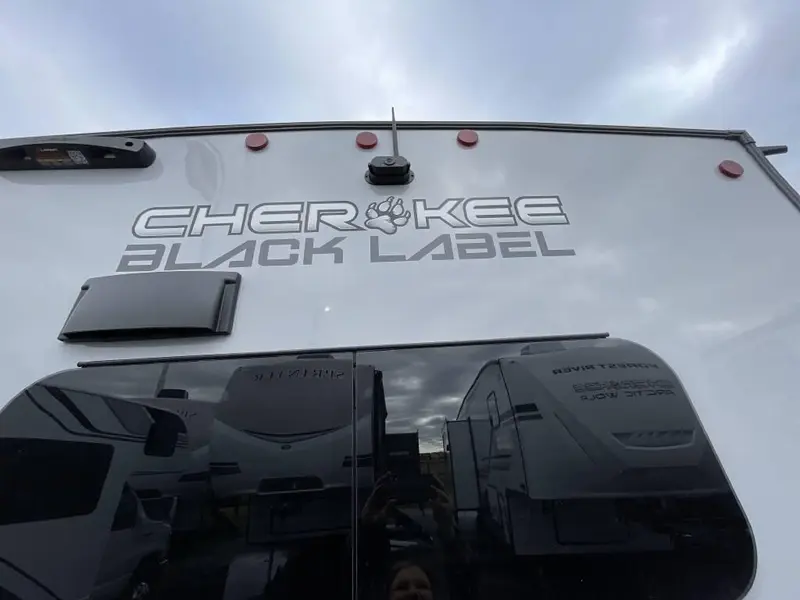 2025 Cherokee 255SBBL Black Label