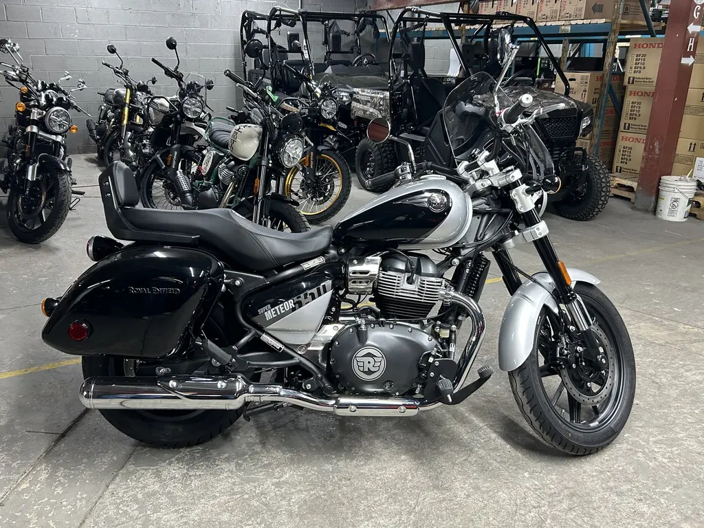 2024 Royal Enfield SUPER METEOR 650 MID
