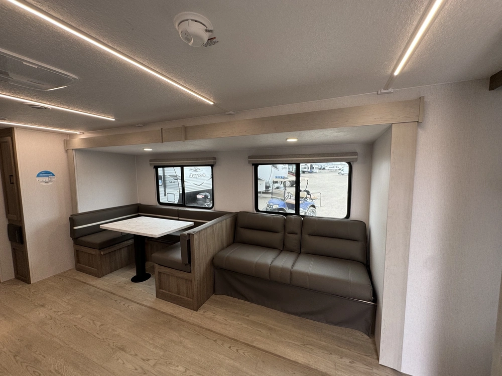 Coachmen Freedom Express Select 31se 2025 alt