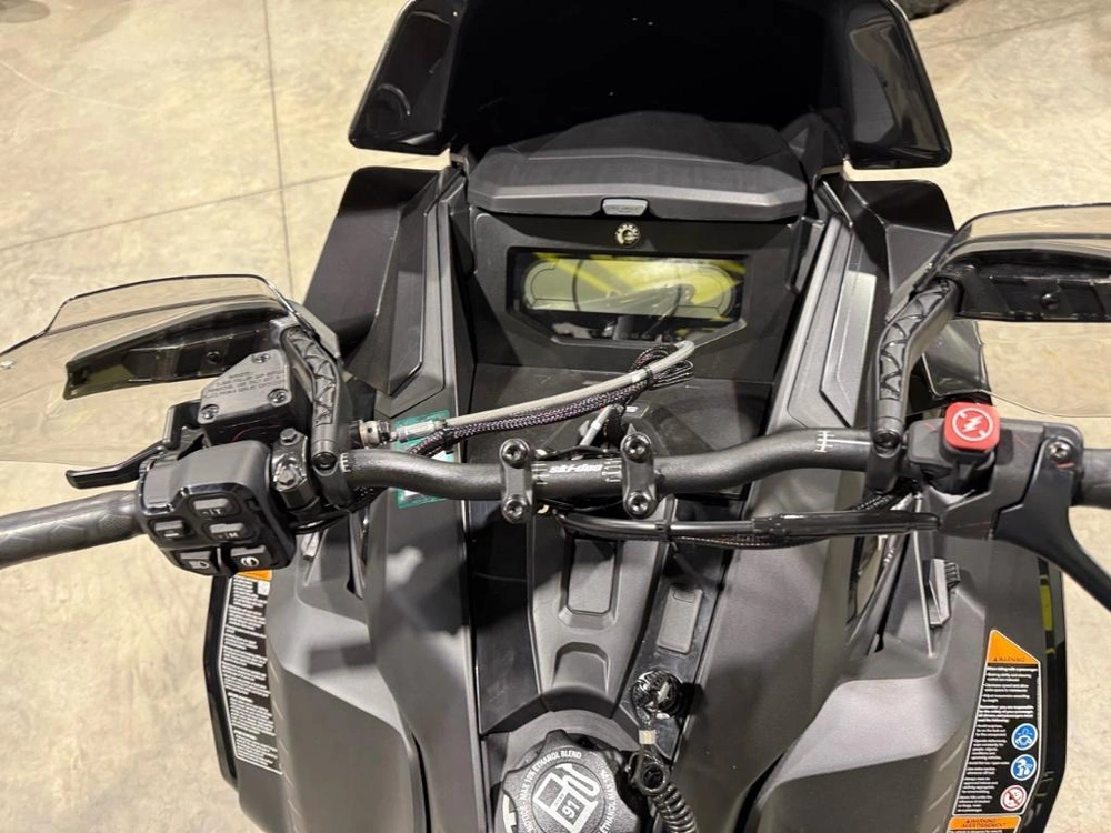 Ski-doo Renegade Mxz 600r 137'' 2025 alt