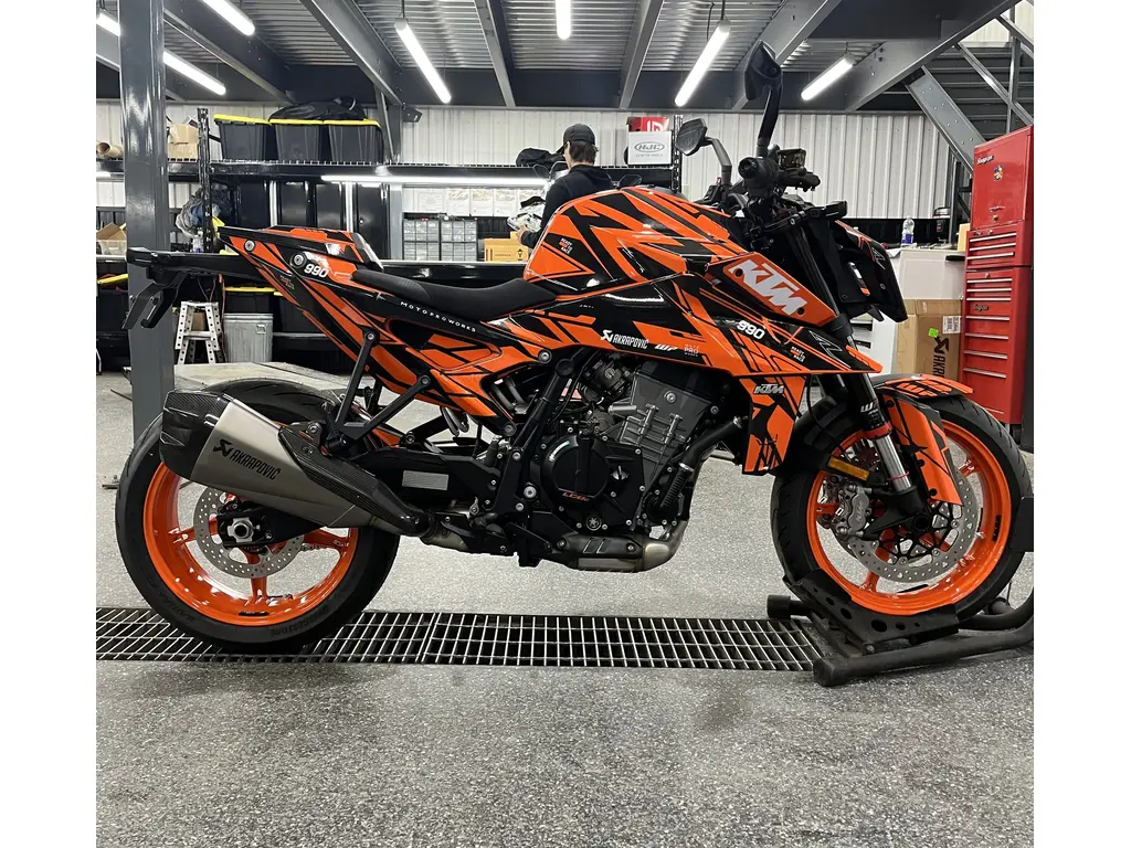 2024 KTM 990 DUKE 