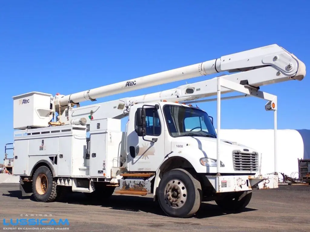 2013 Freightliner M2106