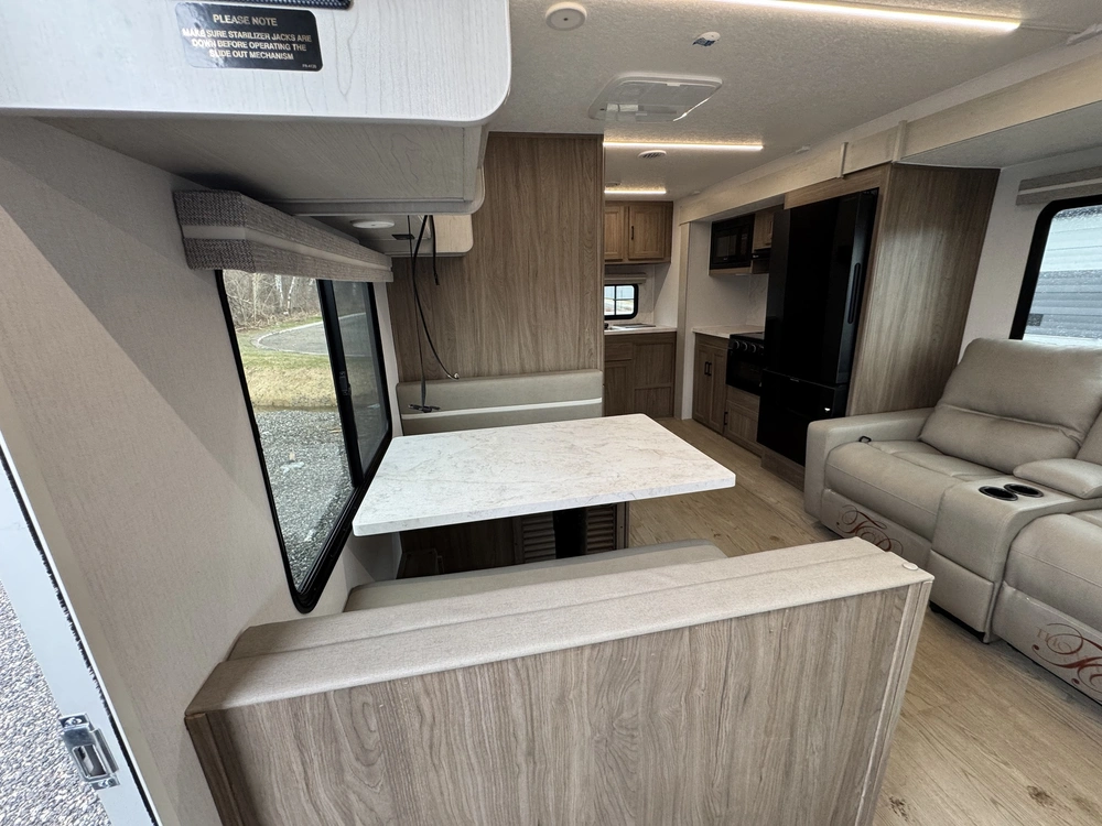 Coachmen Freedom Express Select 22mls 2025 alt