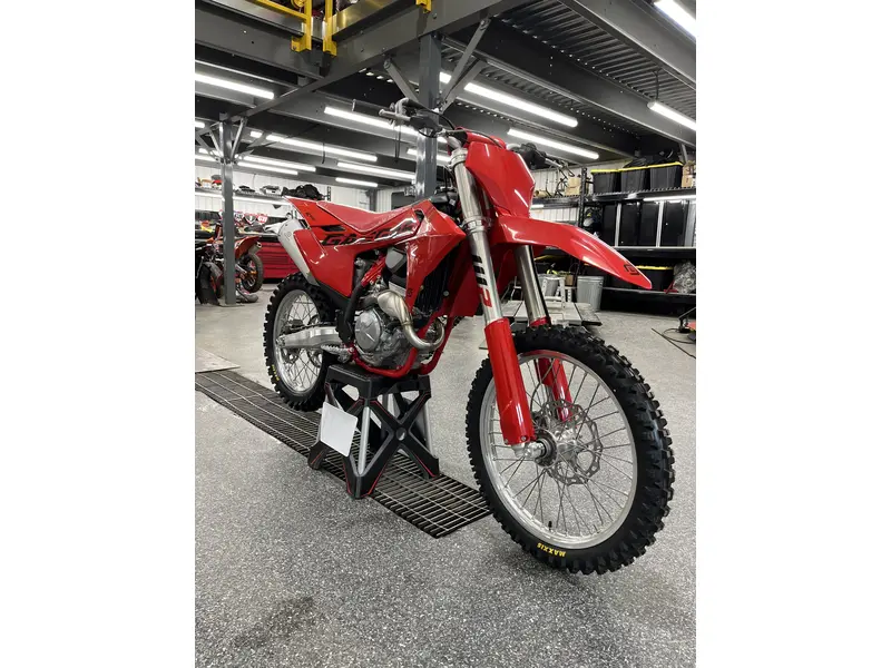 2025 GASGAS MC 250F thumbnail 2