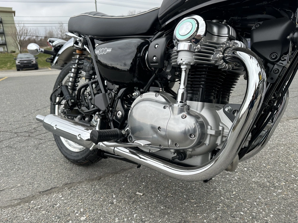 2025 Kawasaki W800 alt