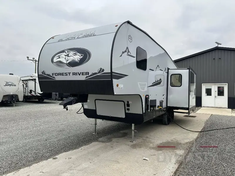 2025 Cherokee 255SBBL Black Label
