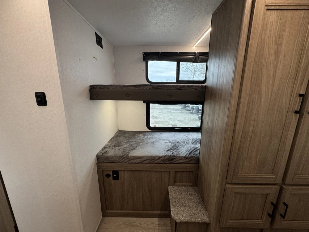 Coachmen Freedom Express Select 31se 2025 alt