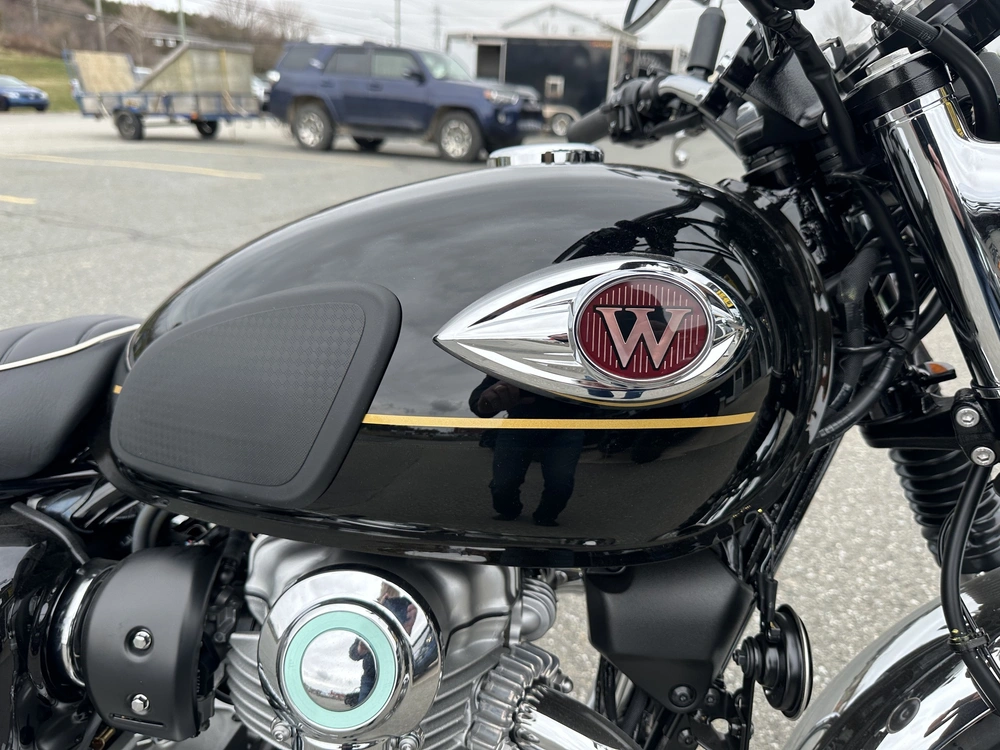 2025 Kawasaki W800 alt