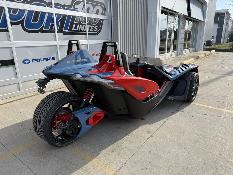 2025 SLINGSHOT Slingshot R Manuel