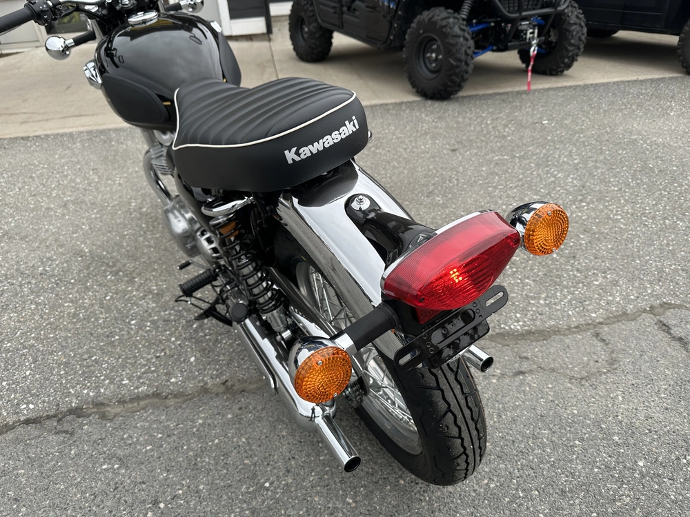2025 Kawasaki W800 alt