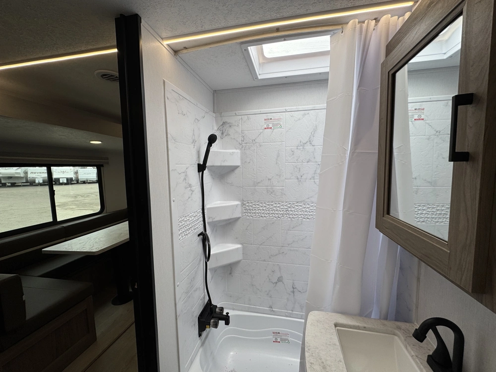 Coachmen Freedom Express Select 31se 2025 alt