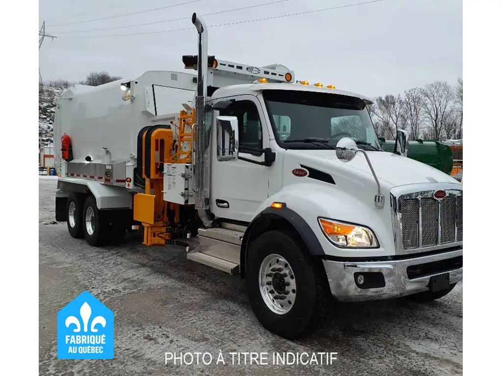 2025 Peterbilt 548 