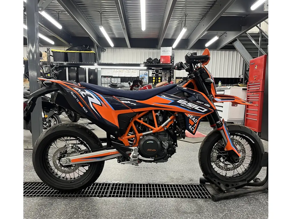 KTM 690 SMC R  2024