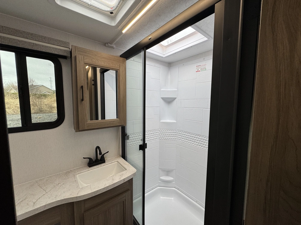 Coachmen Freedom Express Select 22mls 2025 alt