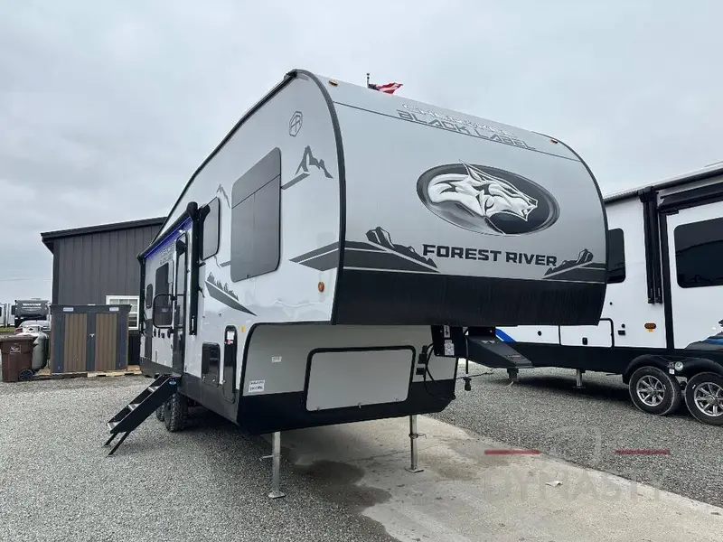 2025 Cherokee 255SBBL Black Label