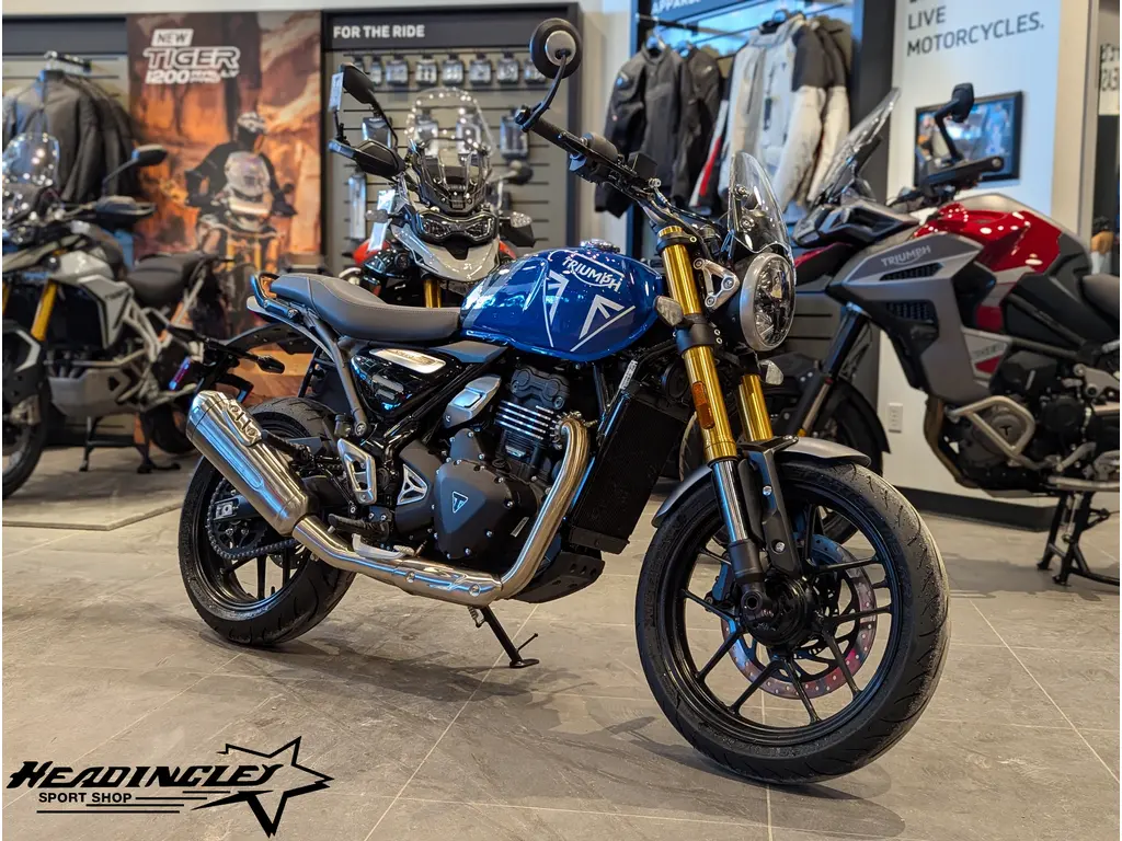 2025 Triumph Speed 400 // Caspian Blue/Storm Grey w/ Windscreen & Pannier