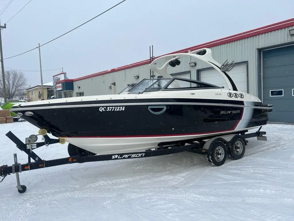 Larson LXI 258 IO MERC8.2 MPI B3 380HP  2013
