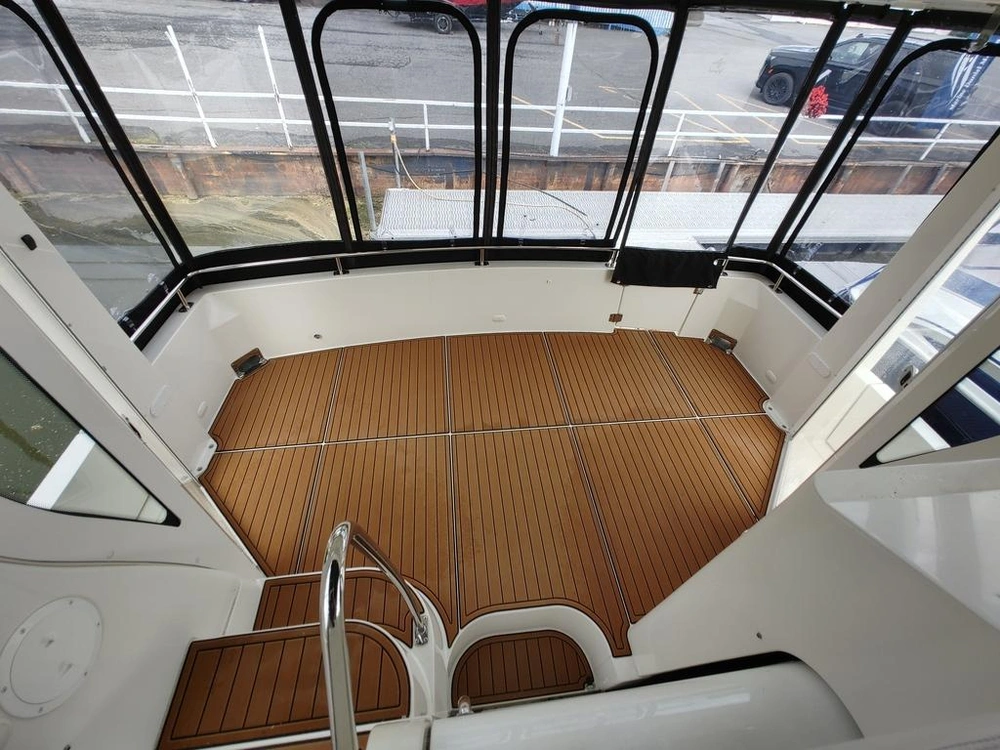 Carver Yachts 444 Motor Yacht 2004 alt