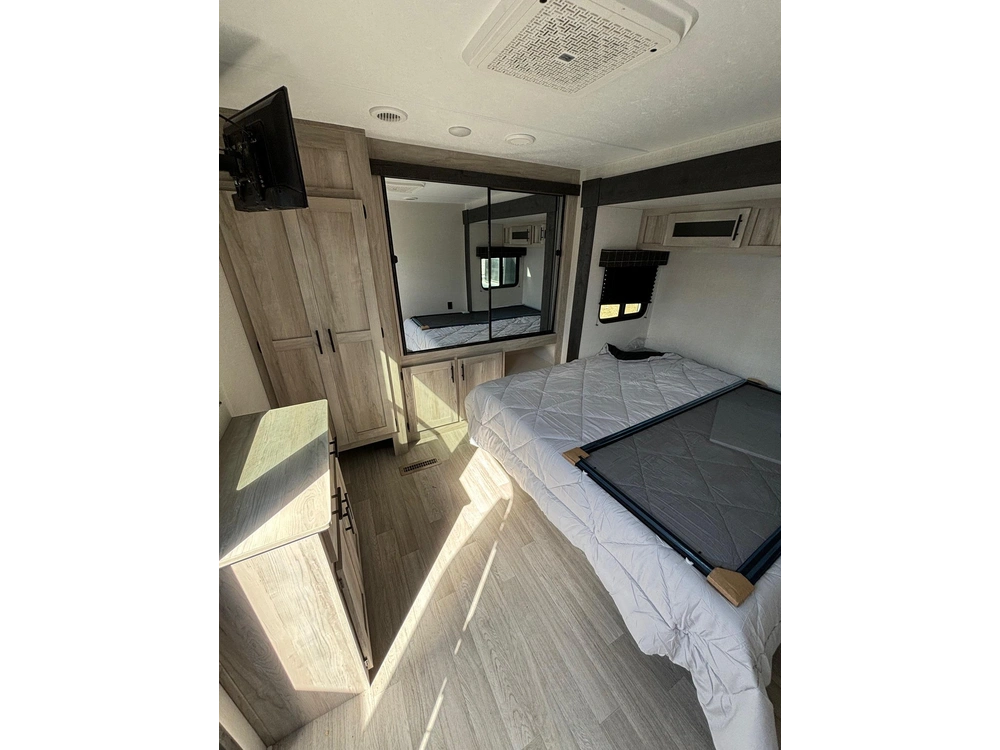 2024 Sportsmen Sportsmen Destination 362bh alt