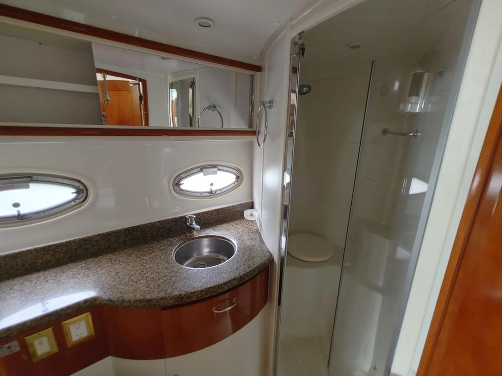 Carver Yachts 444 Motor Yacht 2004 alt