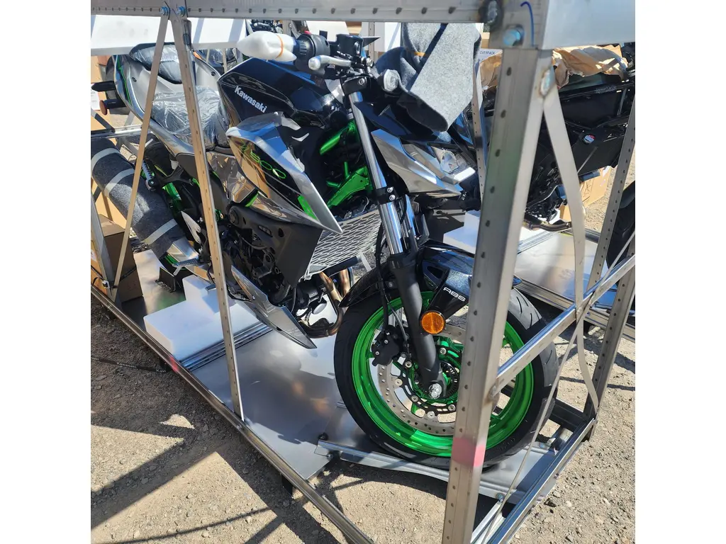 2025 Kawasaki Z500 SE 
