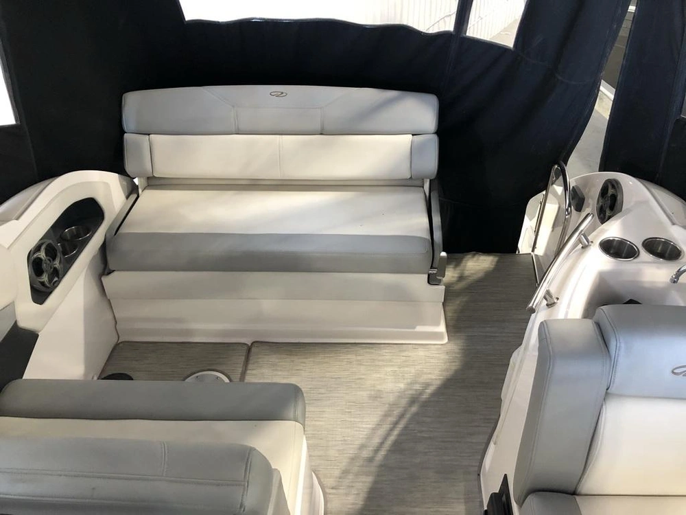 2015 Regal 28 Express alt