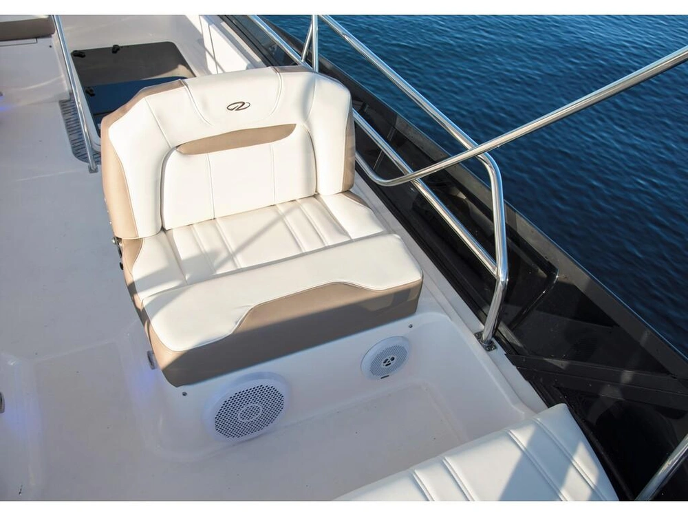 Regal 42 Flybridge 2026 alt