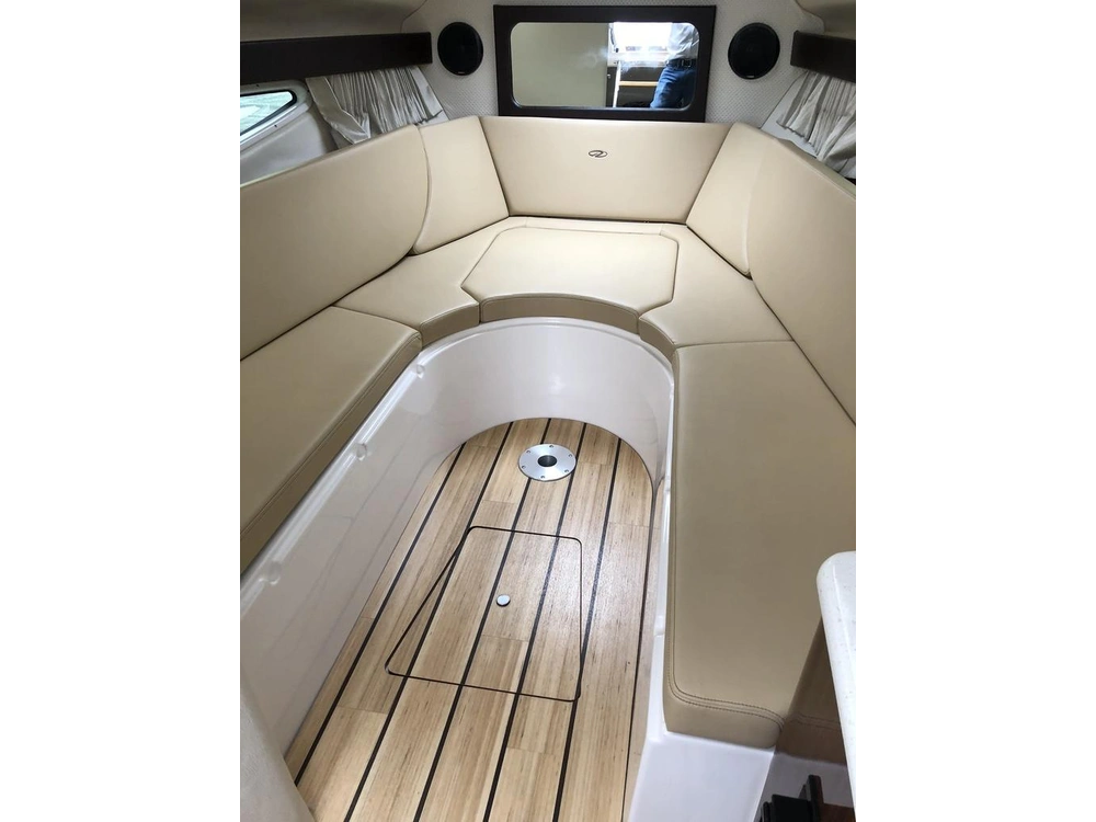 2015 Regal 28 Express alt