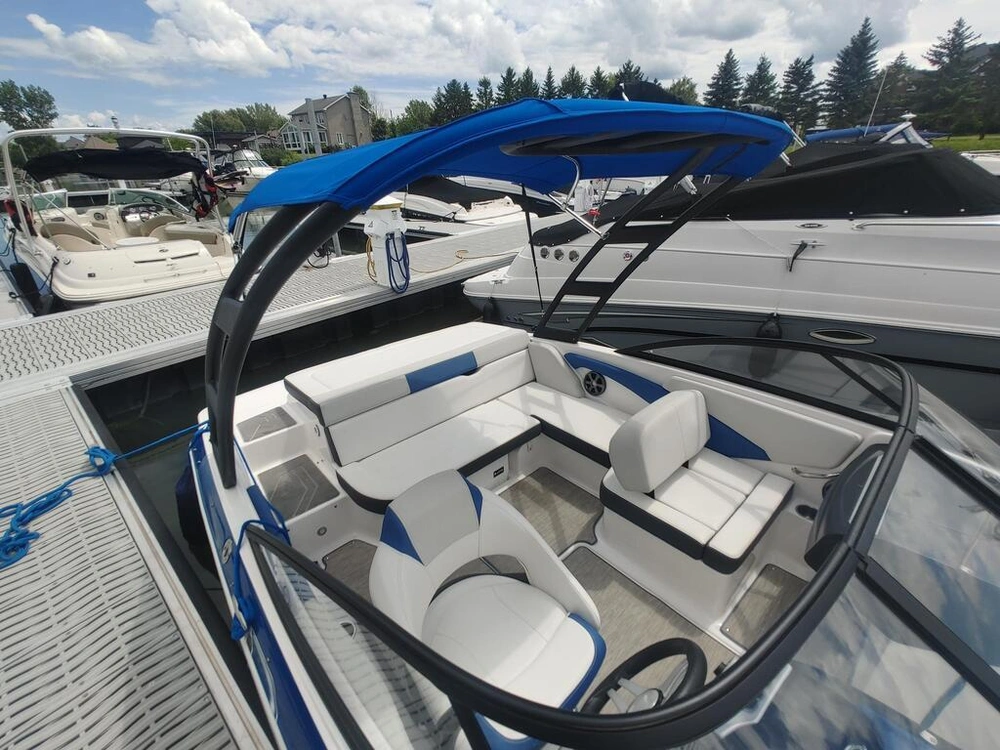 2017 Regal 1900 Esx alt