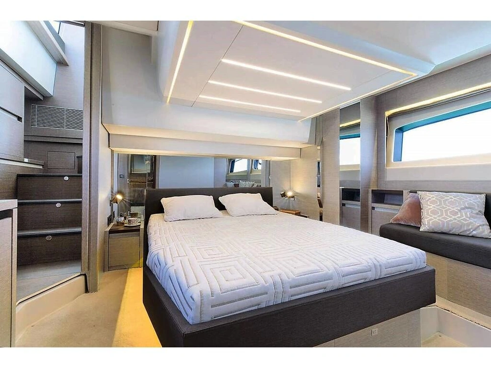 Prestige Yachts 520s 2026 alt