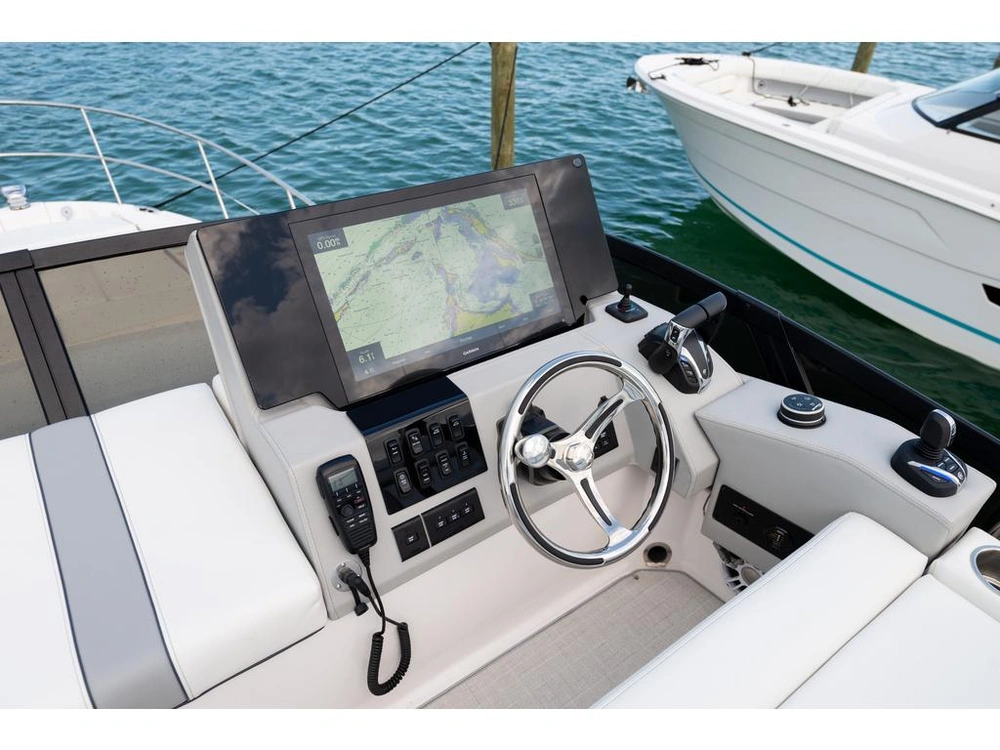 Regal 38 Flybridge 2026 alt