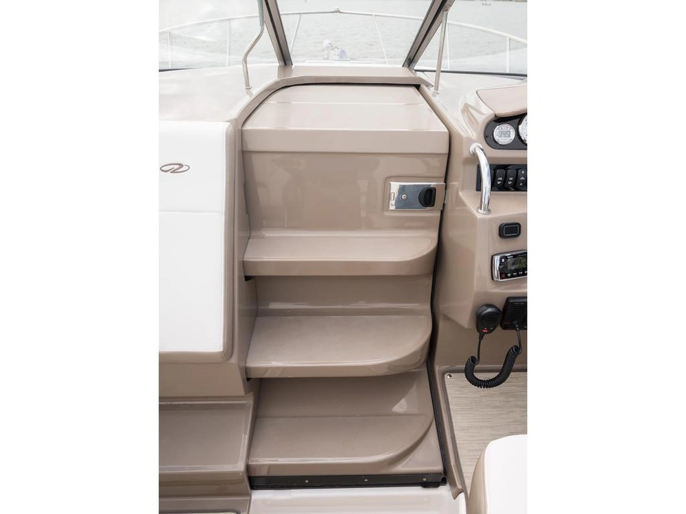 Regal 26 Express Cruiser 2026 alt