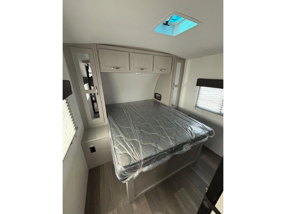 2024 Shadow Cruiser Shadow Cruiser Ultra Lite 260 Rbs alt