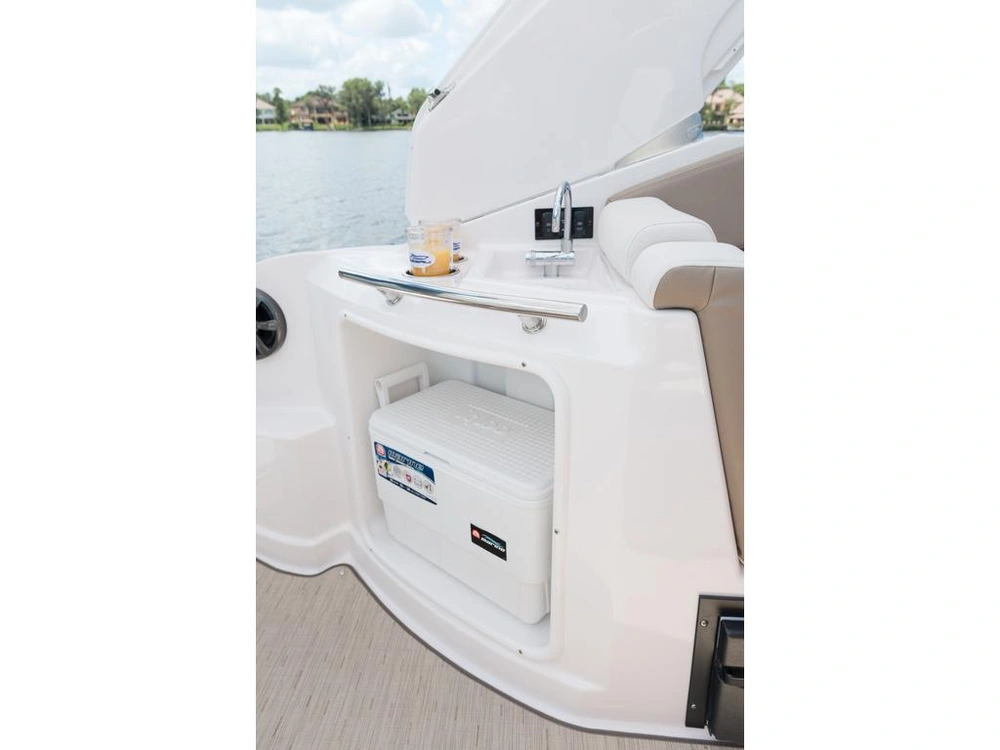 2026 Regal 28 Express alt