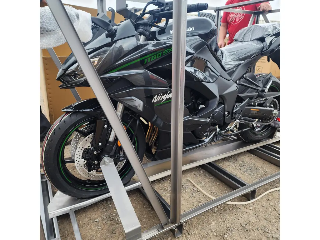 2025 Kawasaki Ninja 1100SX