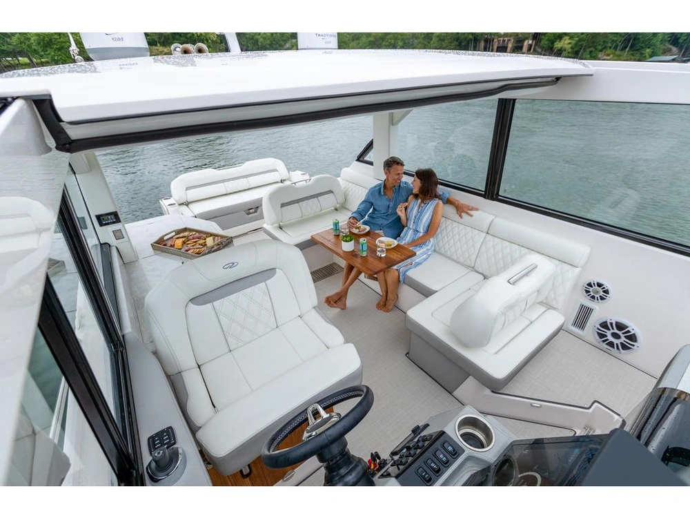 Regal 36 Grande Coupe 2026 alt