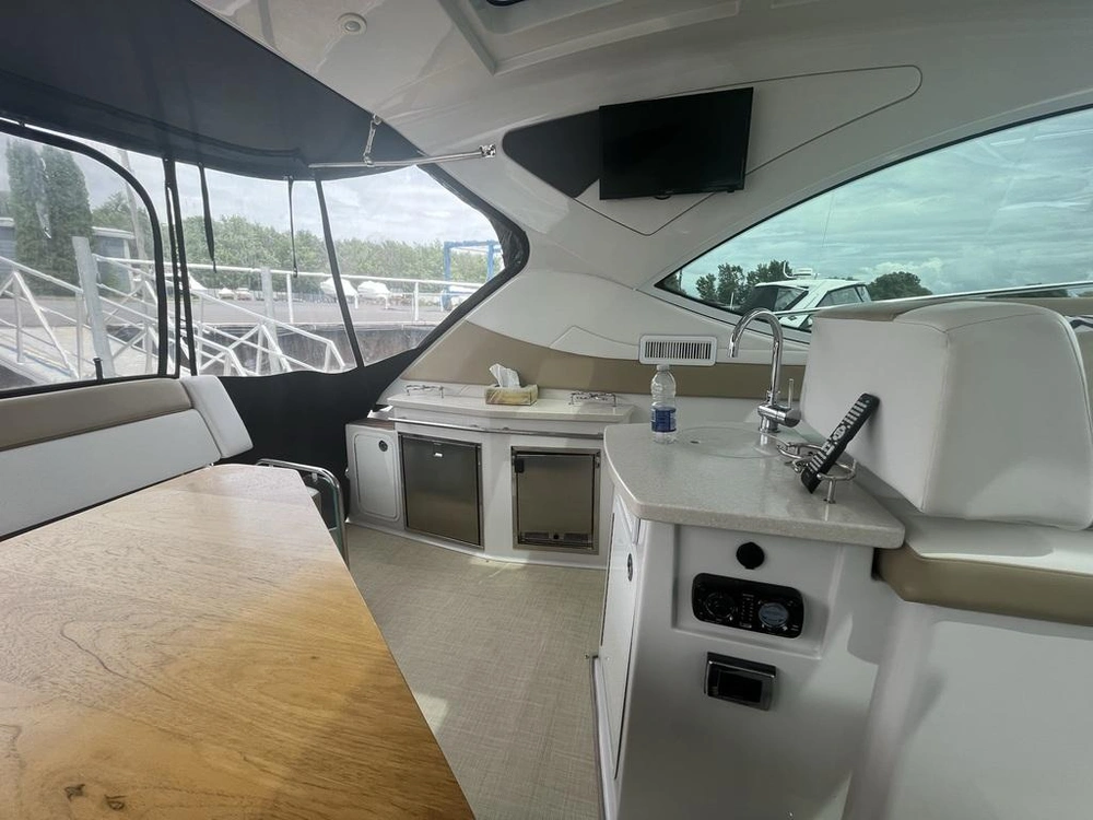 2012 Four Winns V435 alt